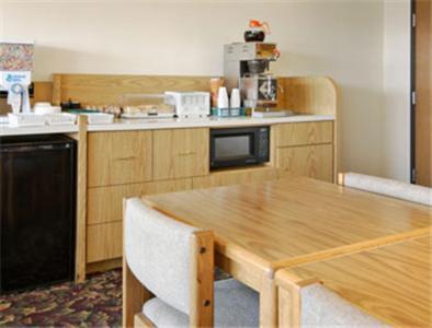 Red Carpet Inn - Windom Restaurant photo